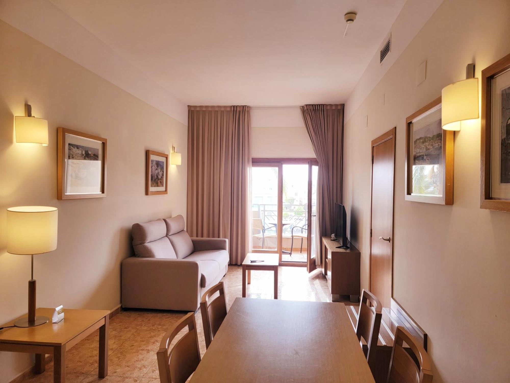 Family Room,262433145:JPEG
